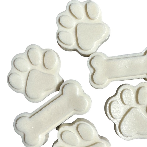 Hand Crafted Soap - Goats Milk & Vanilla Paws & Bones 🐾 Bundle of 4 - Picture 5 of 5
